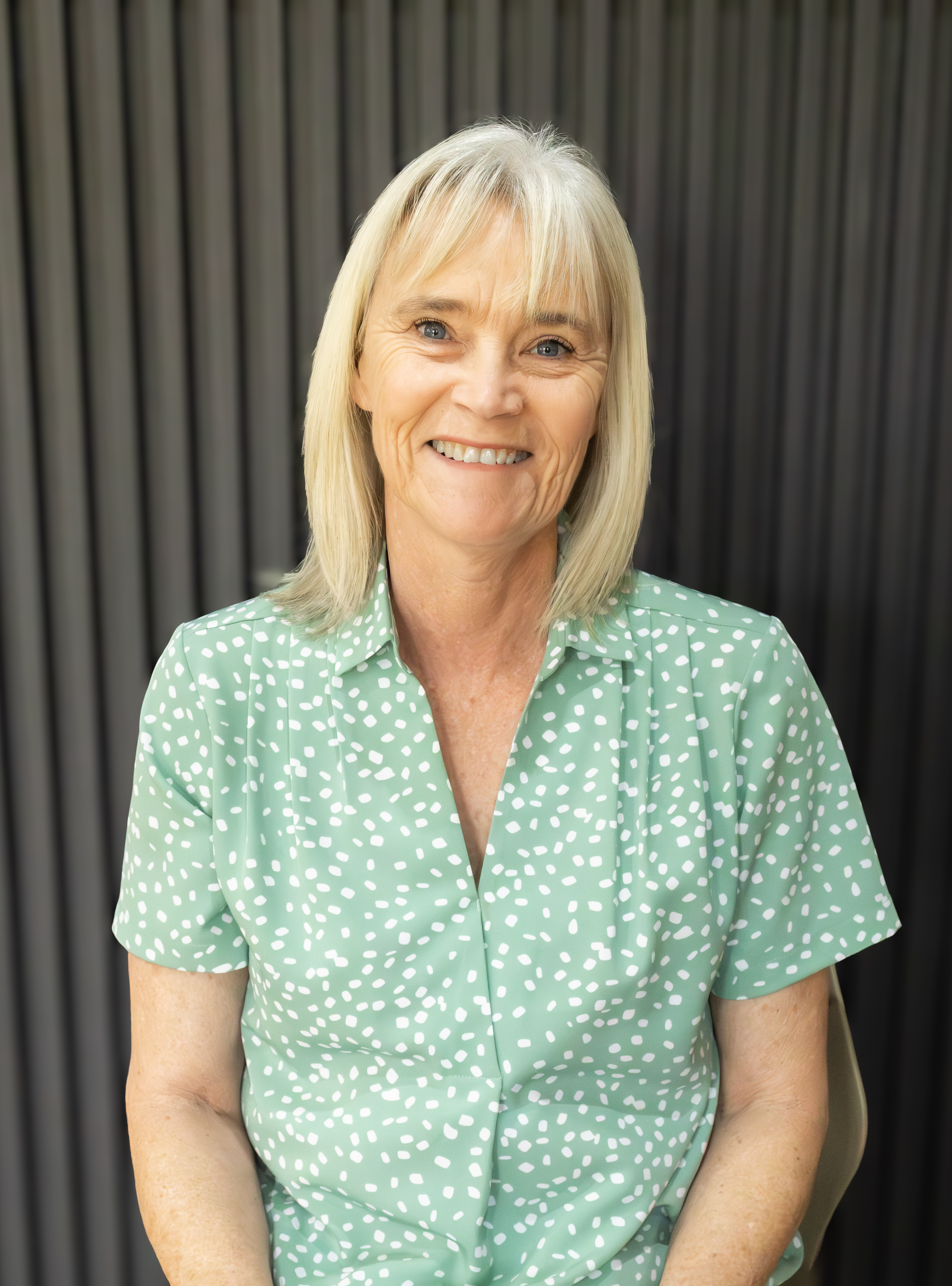 Mrs Mariet Dames